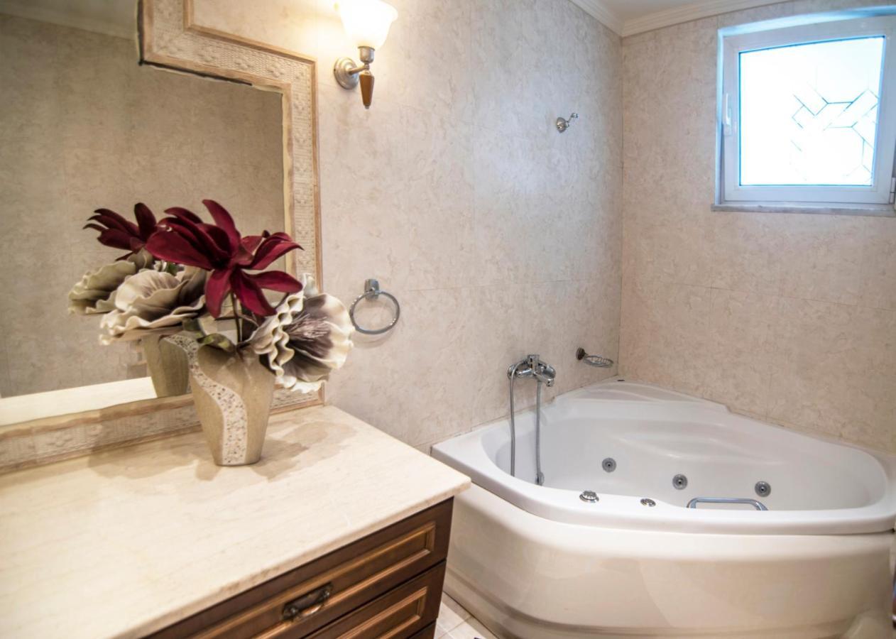 Akrata'S Elegant Luxury Suite Exterior foto